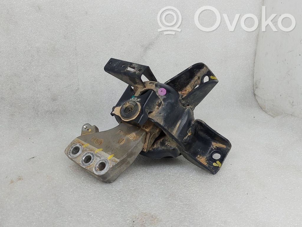 Suzuki Vitara (LY) Engine mounting bracket 