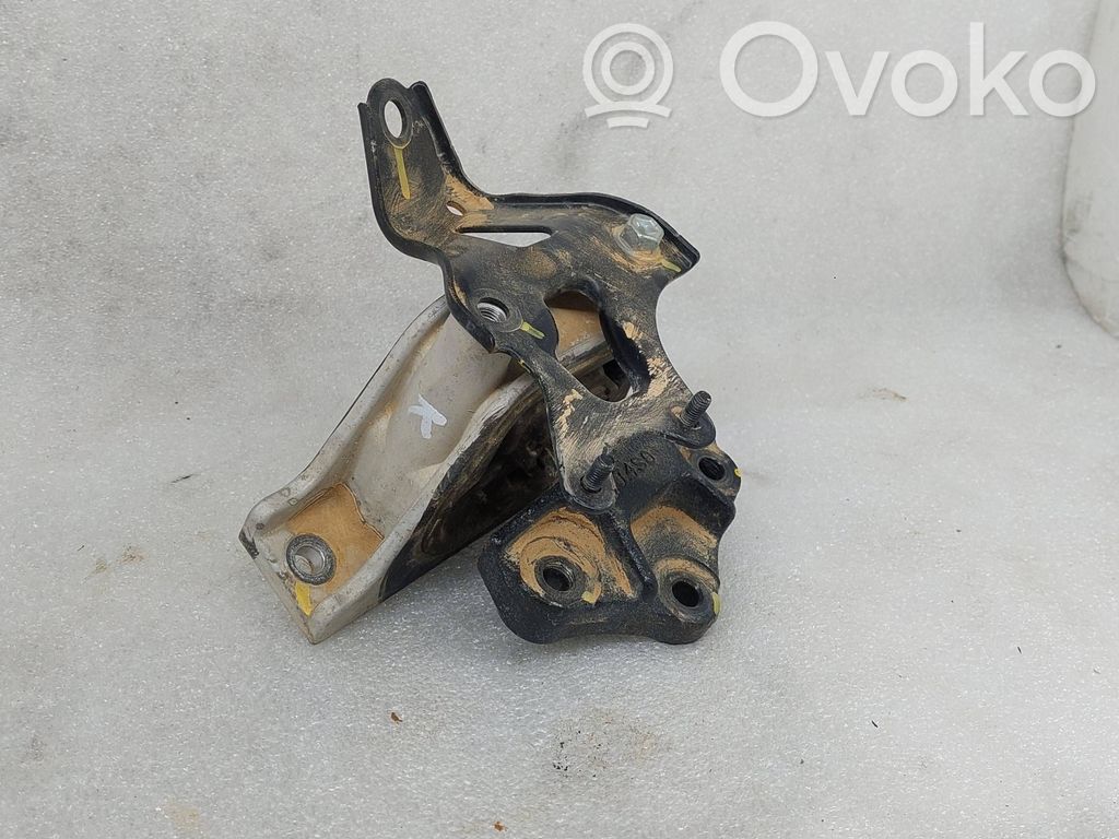 Suzuki Vitara (LY) Engine mounting bracket 