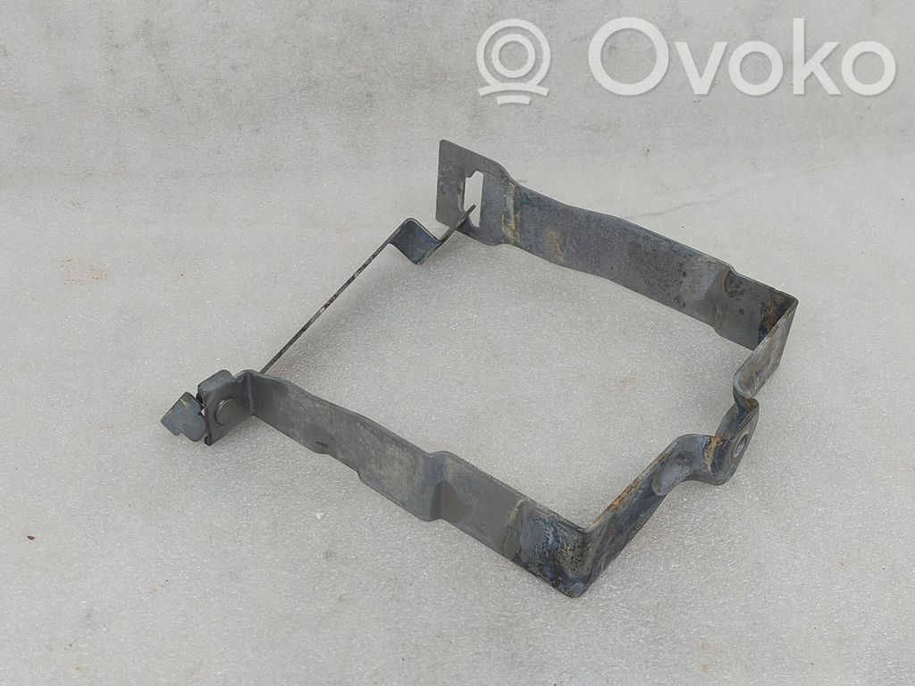 Audi Q2 - Bridă fixare baterie 