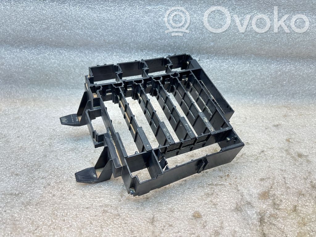 Audi Q8 Tapa de caja de fusibles 