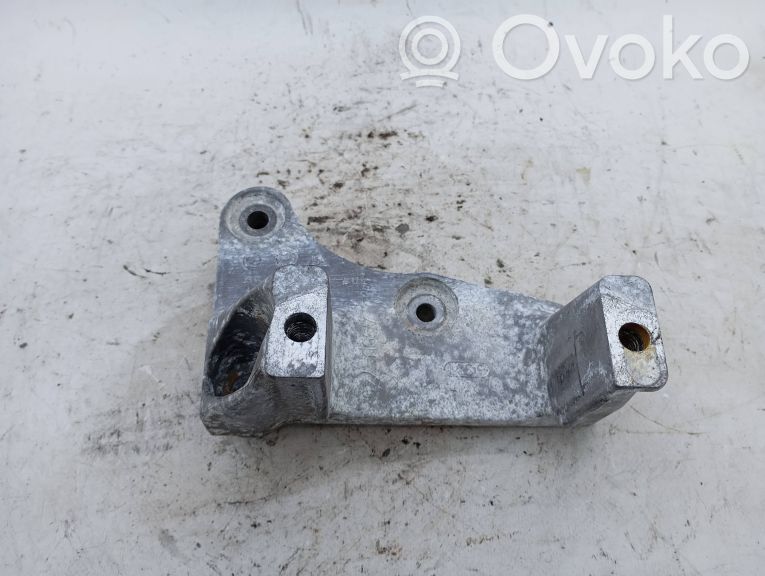 Peugeot 407 Engine mount bracket 