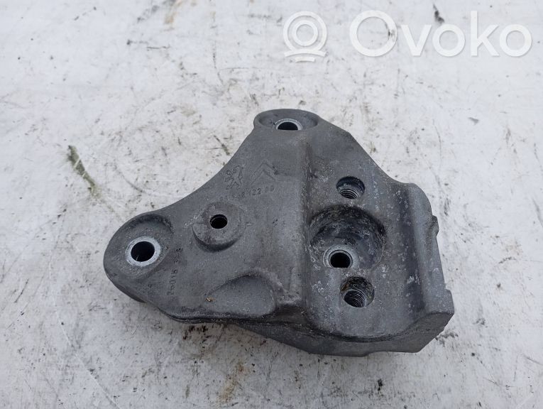 Citroen C2 Engine mount bracket 