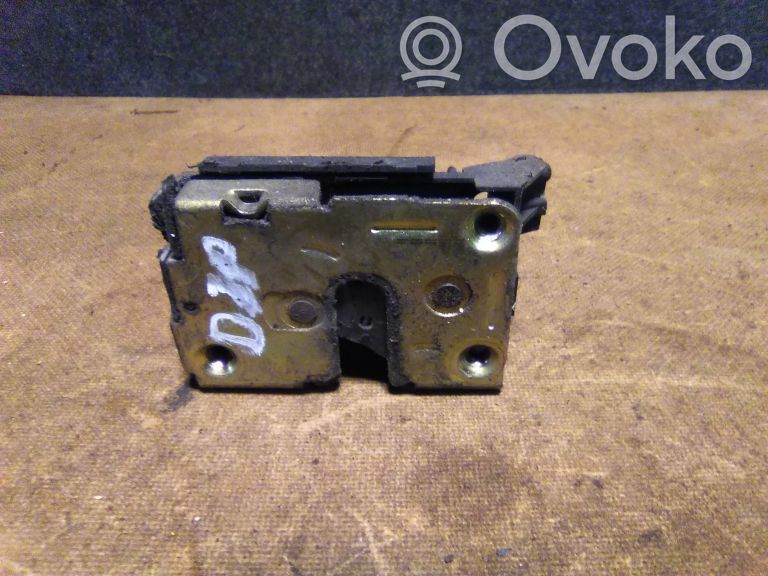 Priekšpusē slēdzene