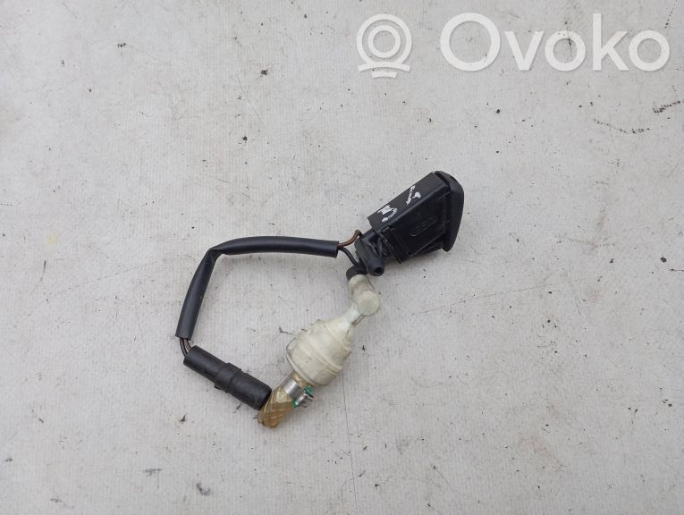 BMW 5 E34 Windshield washer spray nozzle 