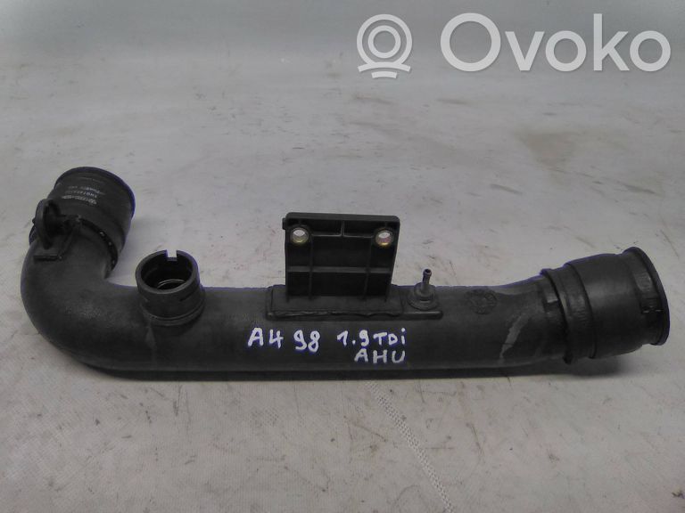 Audi A4 S4 B5 8D Conductă/furtun admisie aer turbosuflantă 
