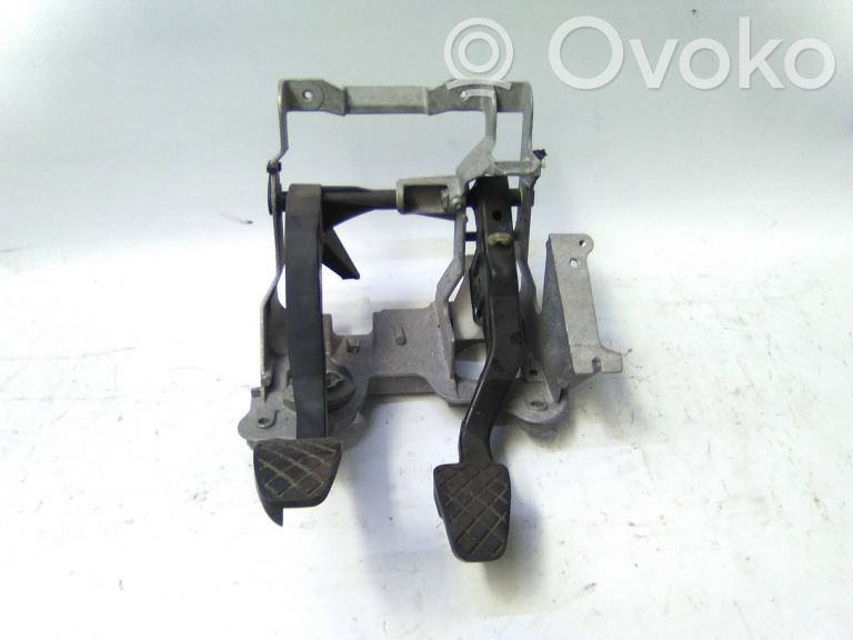Conjunto de pedal   8K1721117
