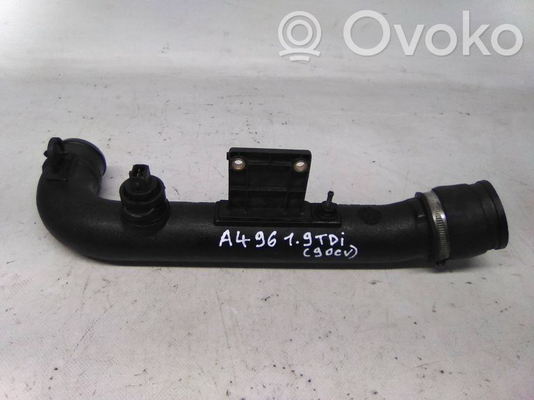 Audi A4 S4 B5 8D Furtun/conductă intercooler 
