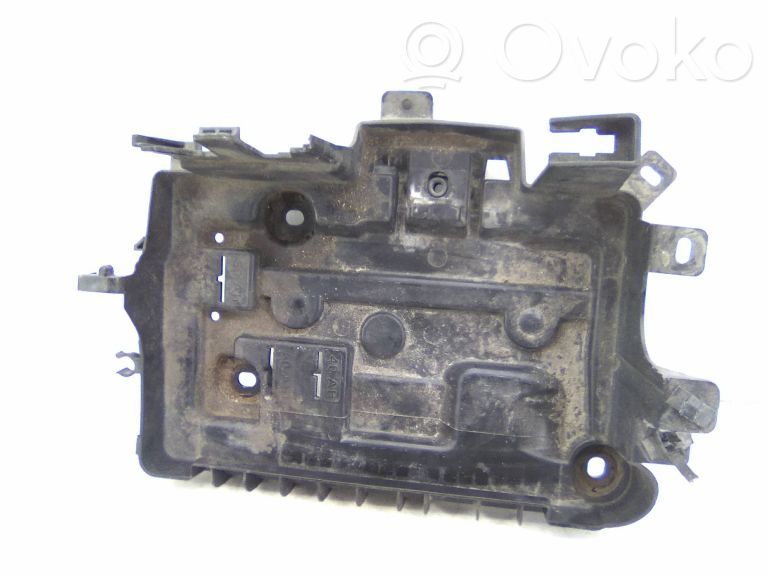 Opel Corsa D Akkulaatikon alusta 