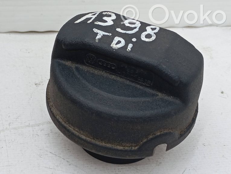 Audi A3 S3 8L Polttoainesäiliön korkki 