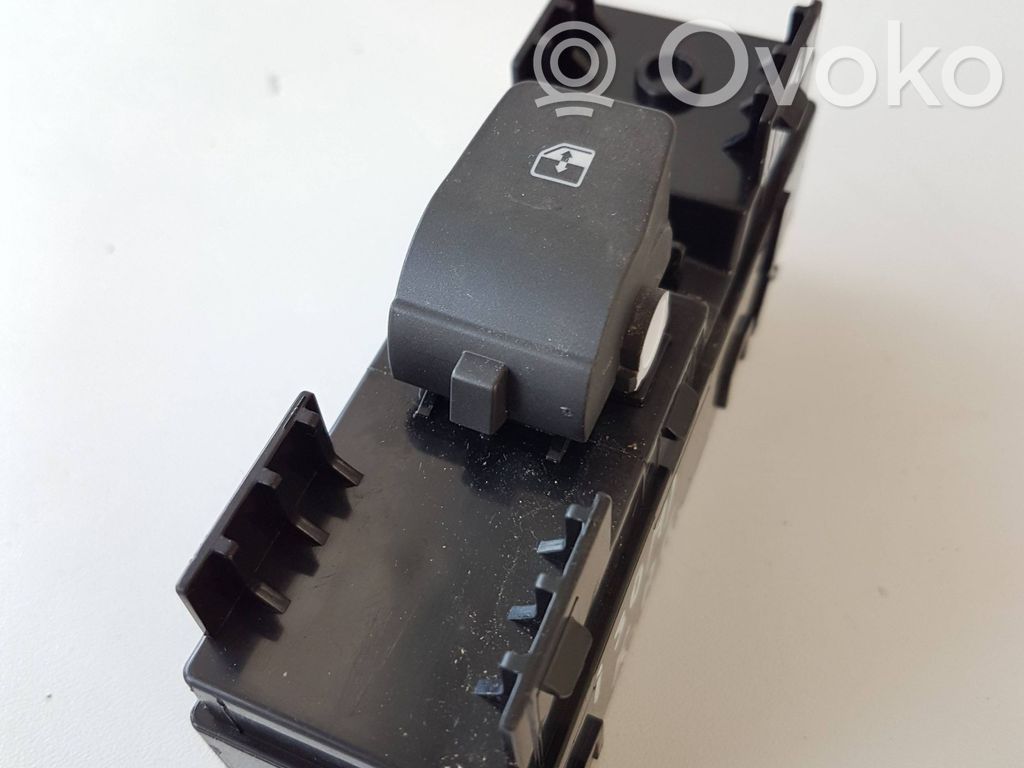 Hyundai i30 Electric window control switch 