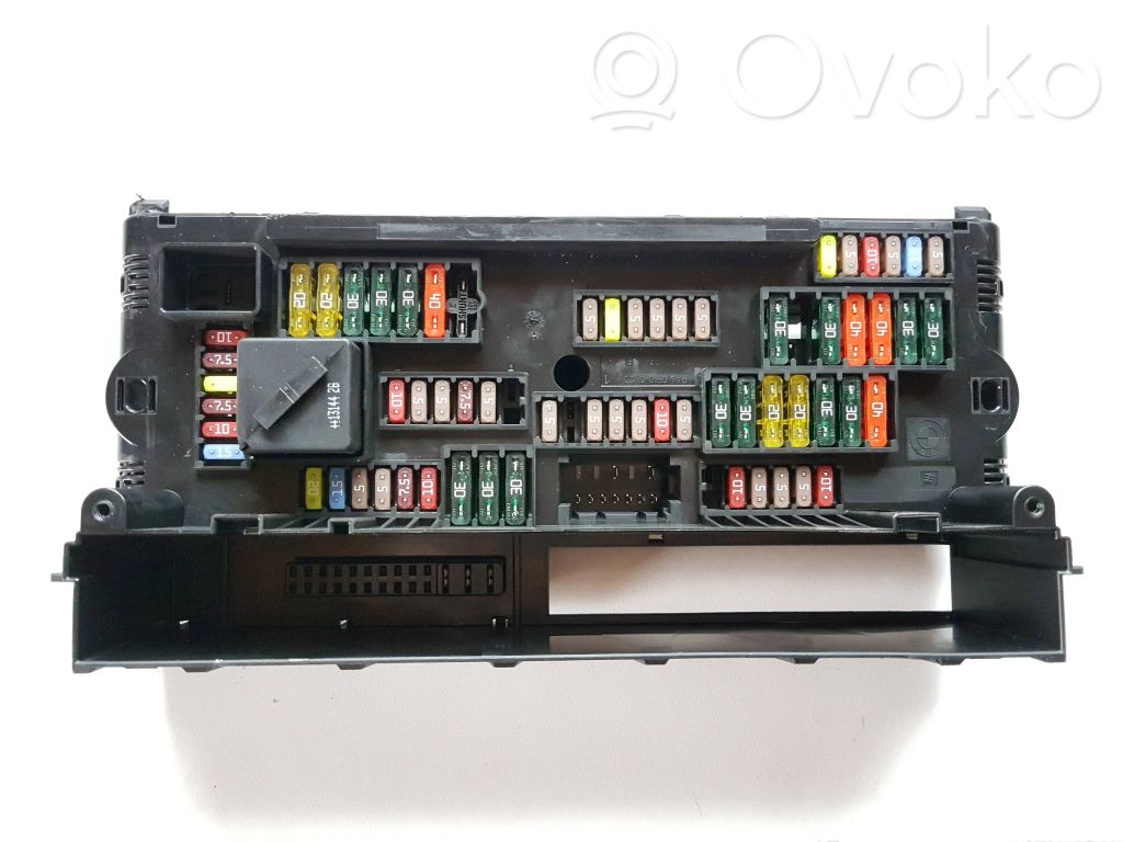 BMW 5 F10 F11 Ramka / Moduł bezpieczników 