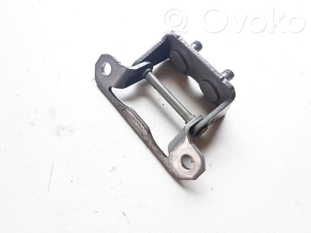 Subaru Forester SK Tailgate/trunk/boot hinge 