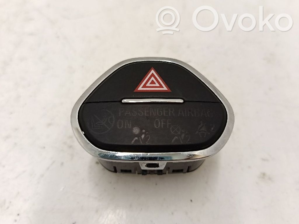 Avārijas lukturu slēdzis   39031634,10142368