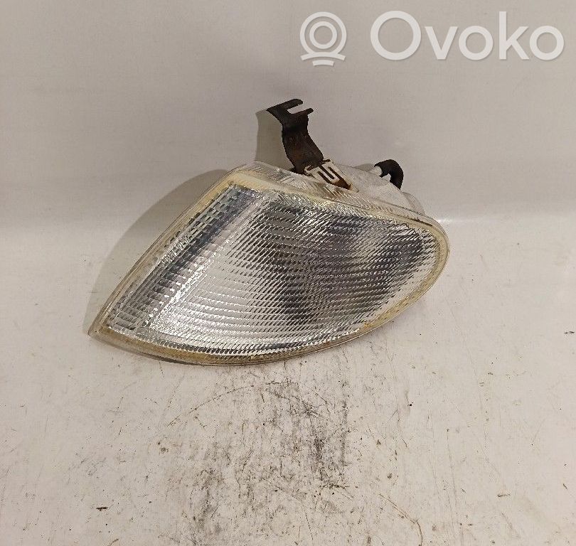 Volkswagen Sharan Front bumper turn signal 