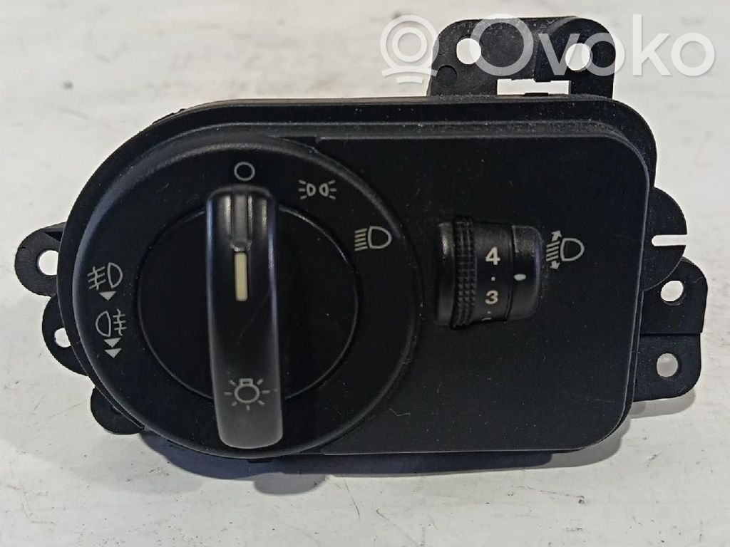 Lichtschalter   2S6T13A024