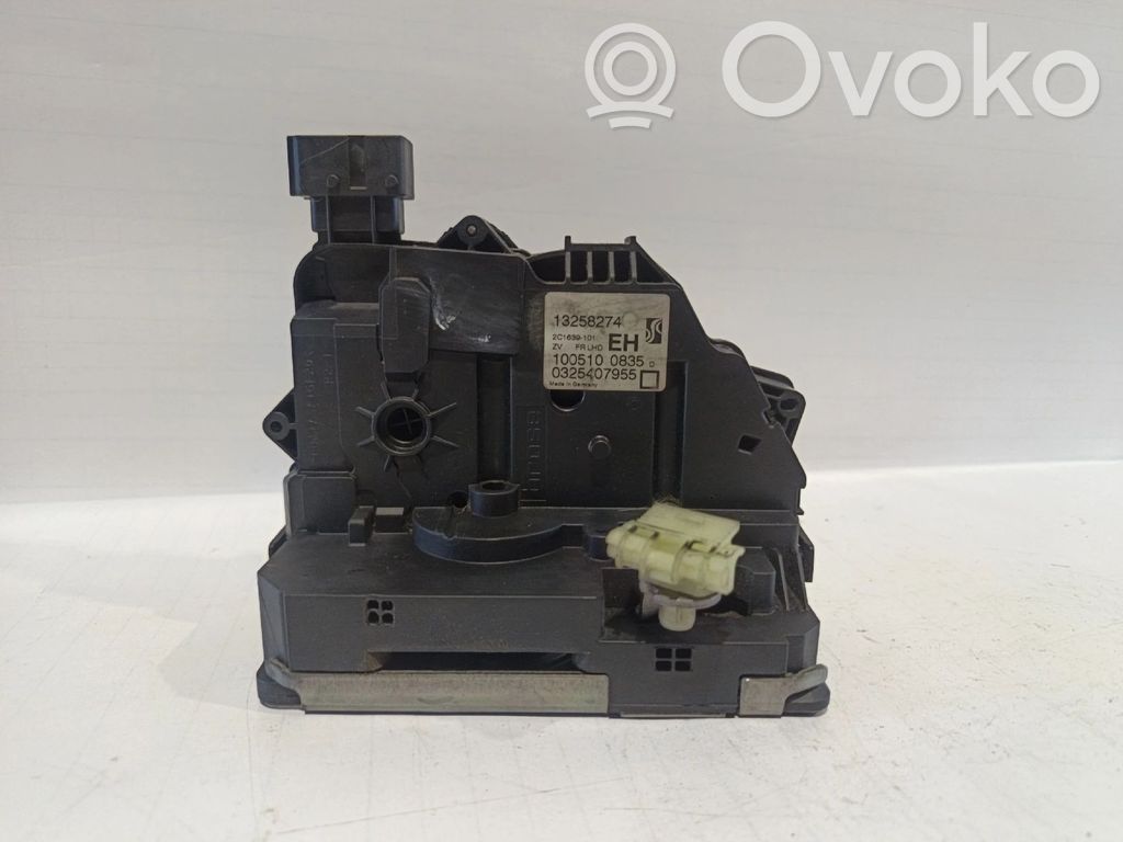 Opel Meriva B Front door lock 