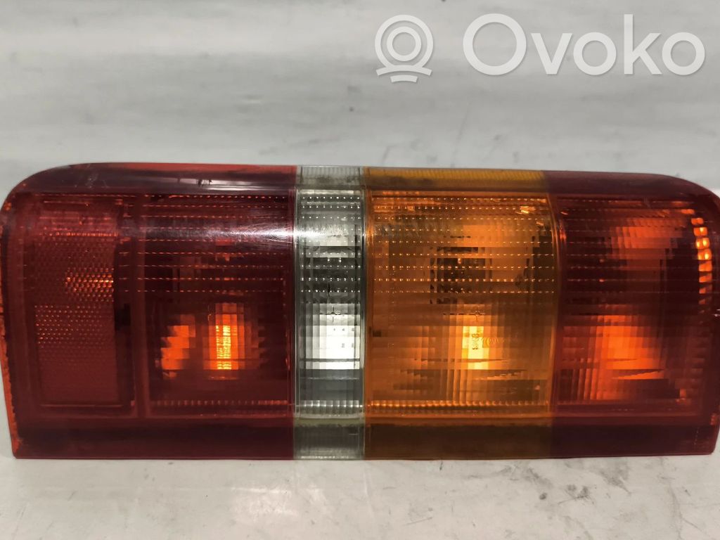 Takaluukun takavalot   95VG13405AA
