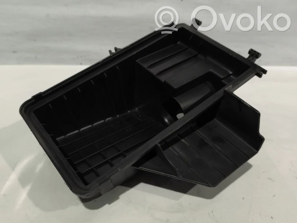 Air filter box   5RF5C
