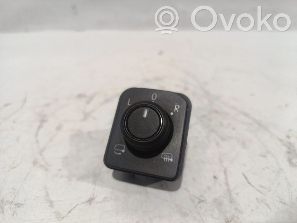 Volkswagen Polo VI Wing mirror switch 