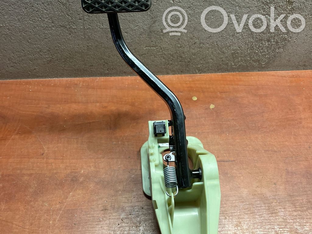 BMW X4 F26 Brake pedal 