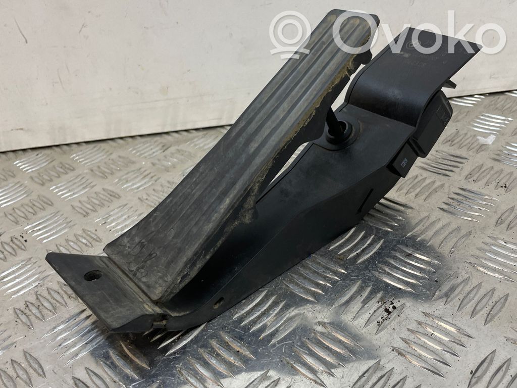 Accelerator throttle pedal   6772645,25916010,060308