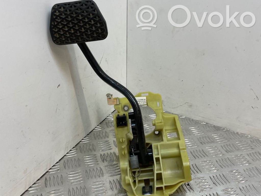 Brake pedal   6769221,4010613