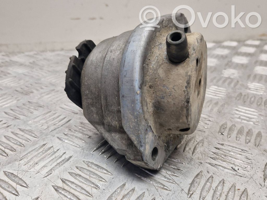 Engine mount bracket   6774620,15934612FR