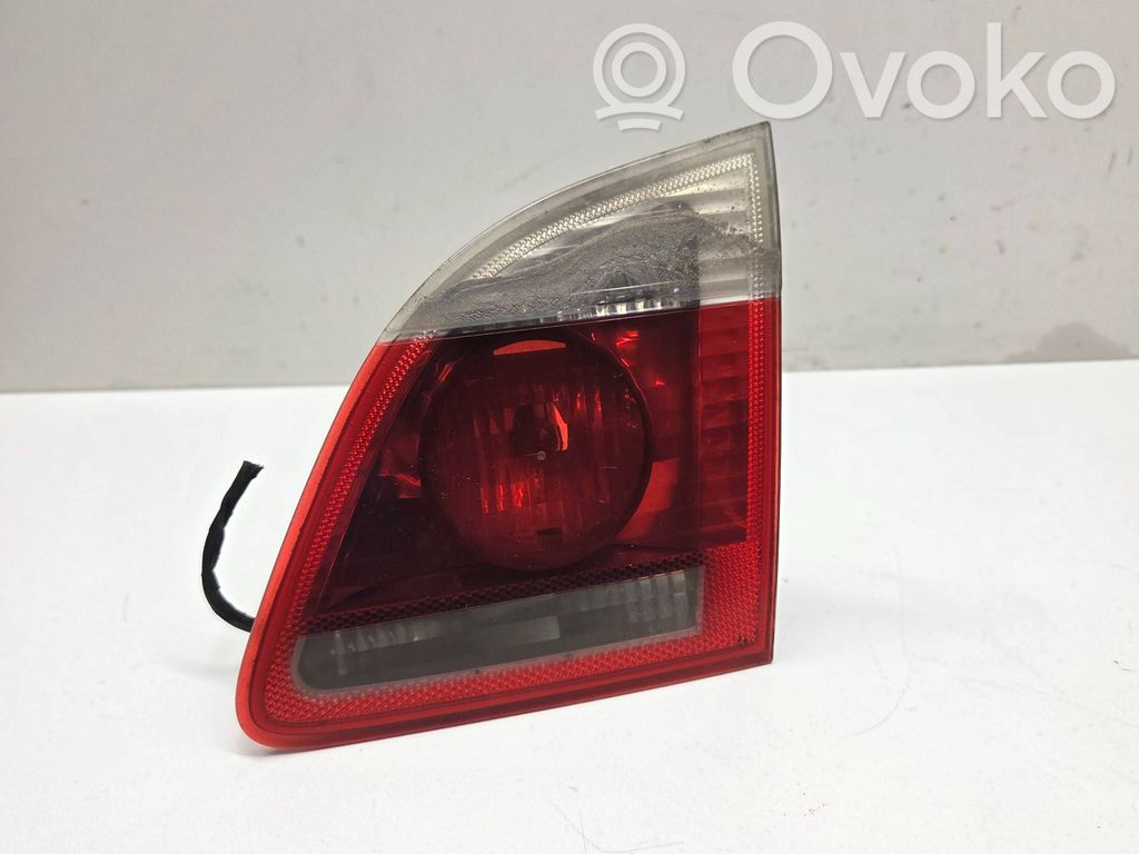 BMW 5 E60 E61 Aizmugurējais lukturis pārsegā 