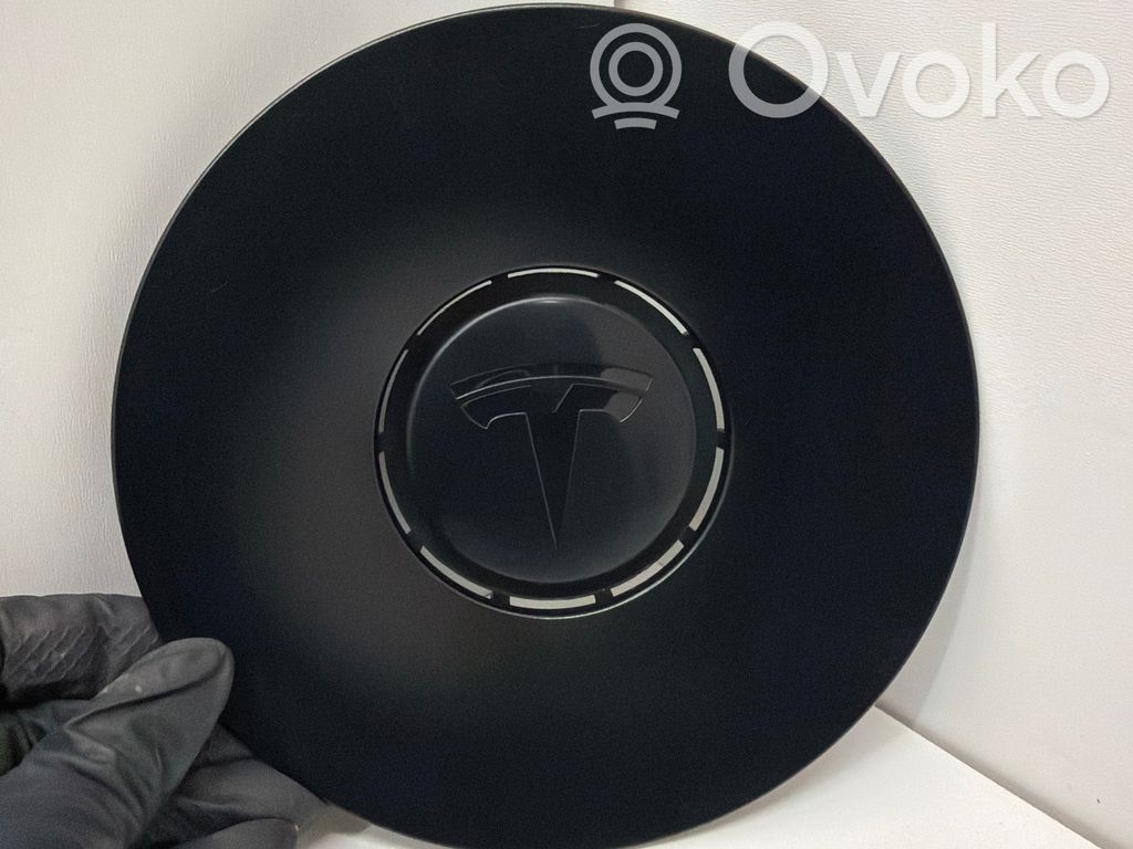 Tesla Model Y Ohjauspyörän mutterin suojakansi 