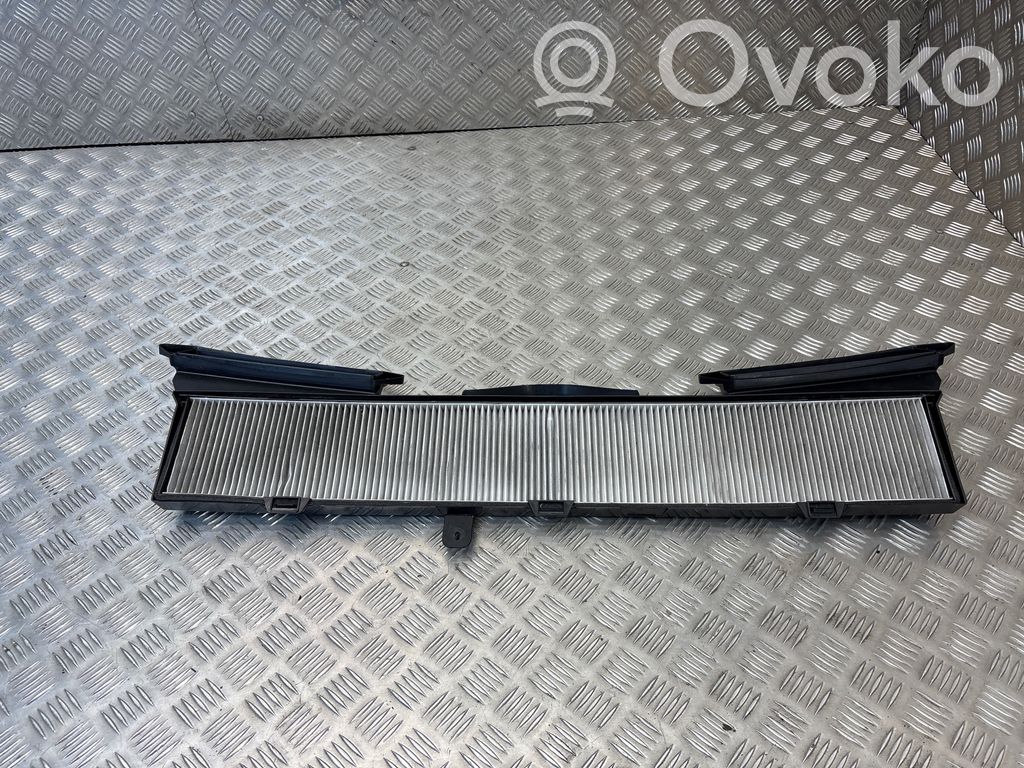 BMW 3 E90 E91 Oro mikrofiltro dangtelis 