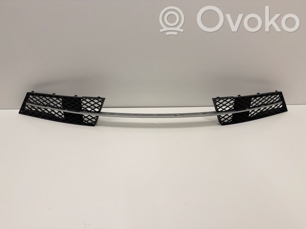 Front bumper splitter molding   7178096
