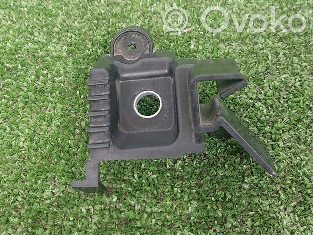 Headlight/headlamp mounting bracket   EM2B13A004
