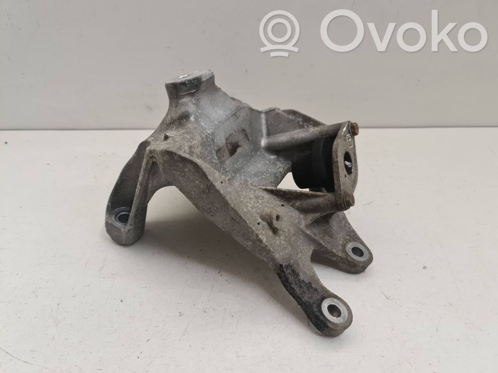 Audi Q7 4M Engine mounting bracket 