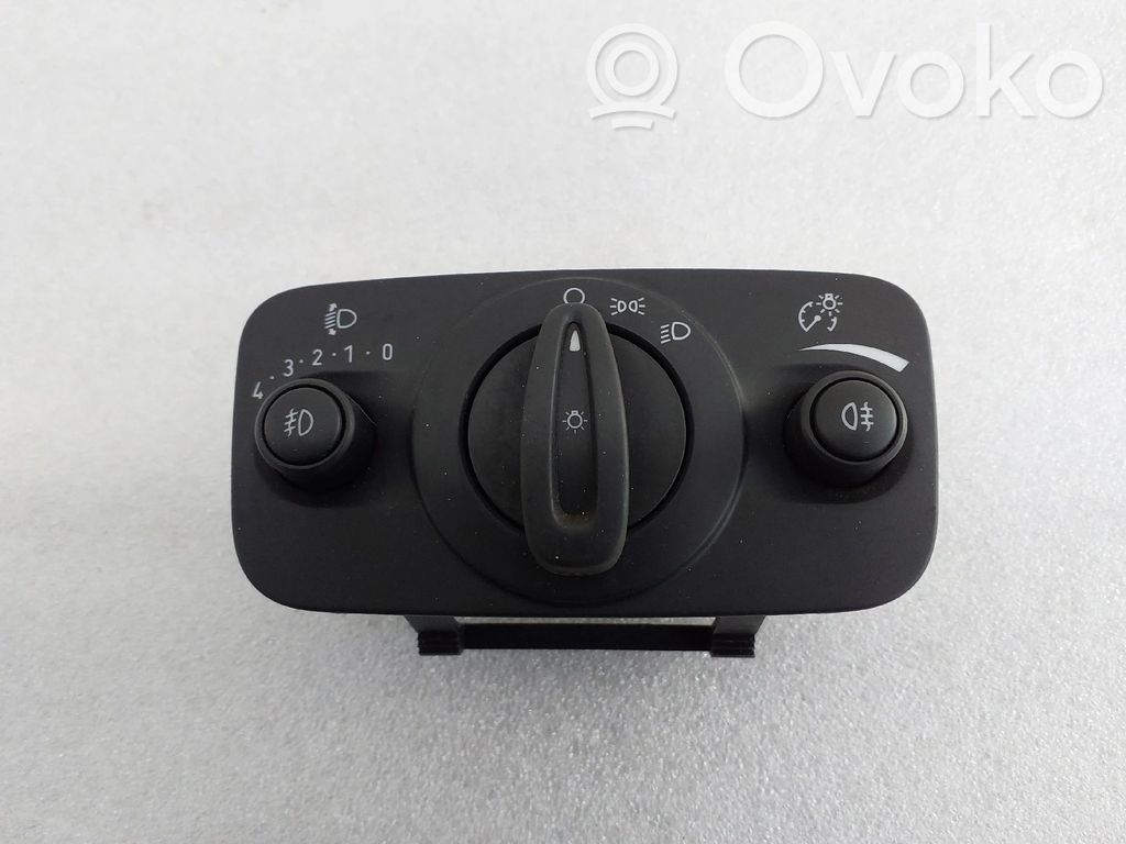 Light switch   AV6T13A024AC