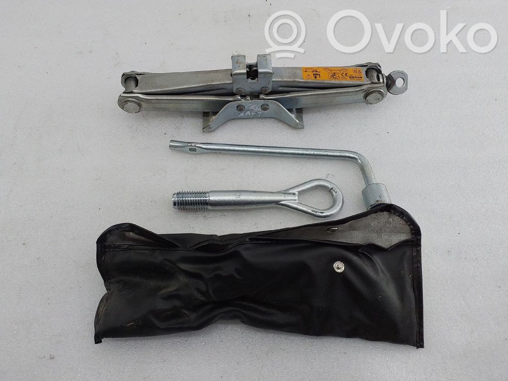 Nissan Leaf I (ZE0) Tool set 