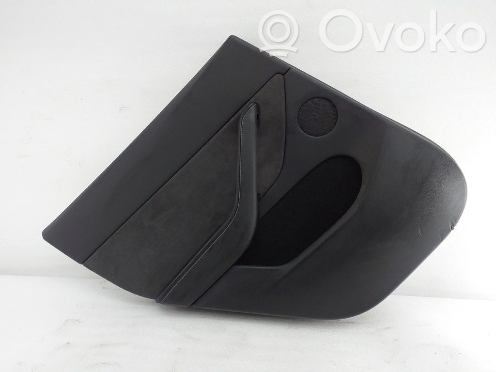 Apšuvums aizmugurējām durvīm   P1897296