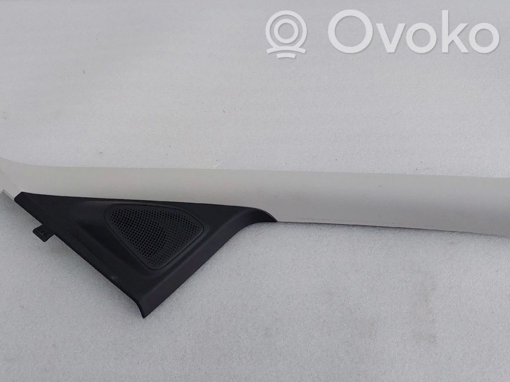 (A) pillar trim   L1TBA03598A,DEFEITO