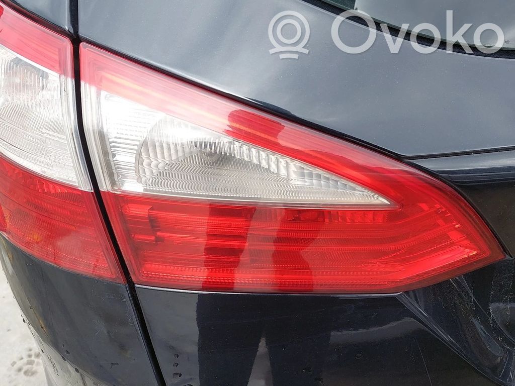 Tailgate rear/tail lights