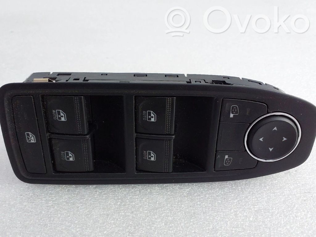 Renault Clio V Electric window control switch 