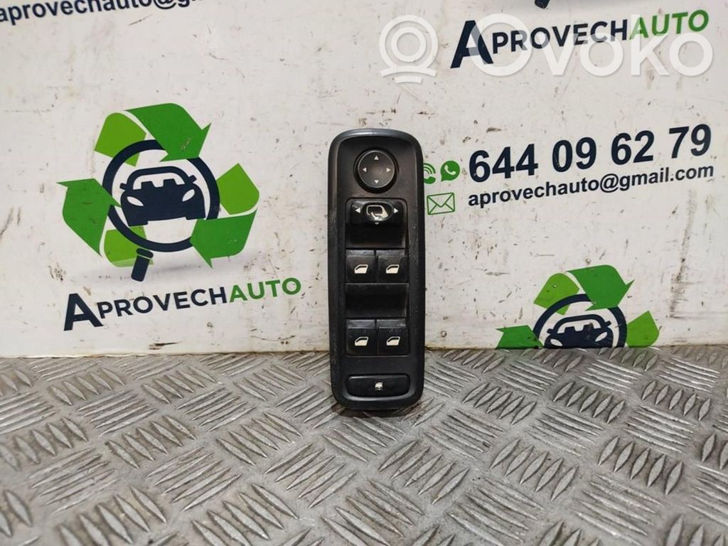 Peugeot 207 Electric window control switch 