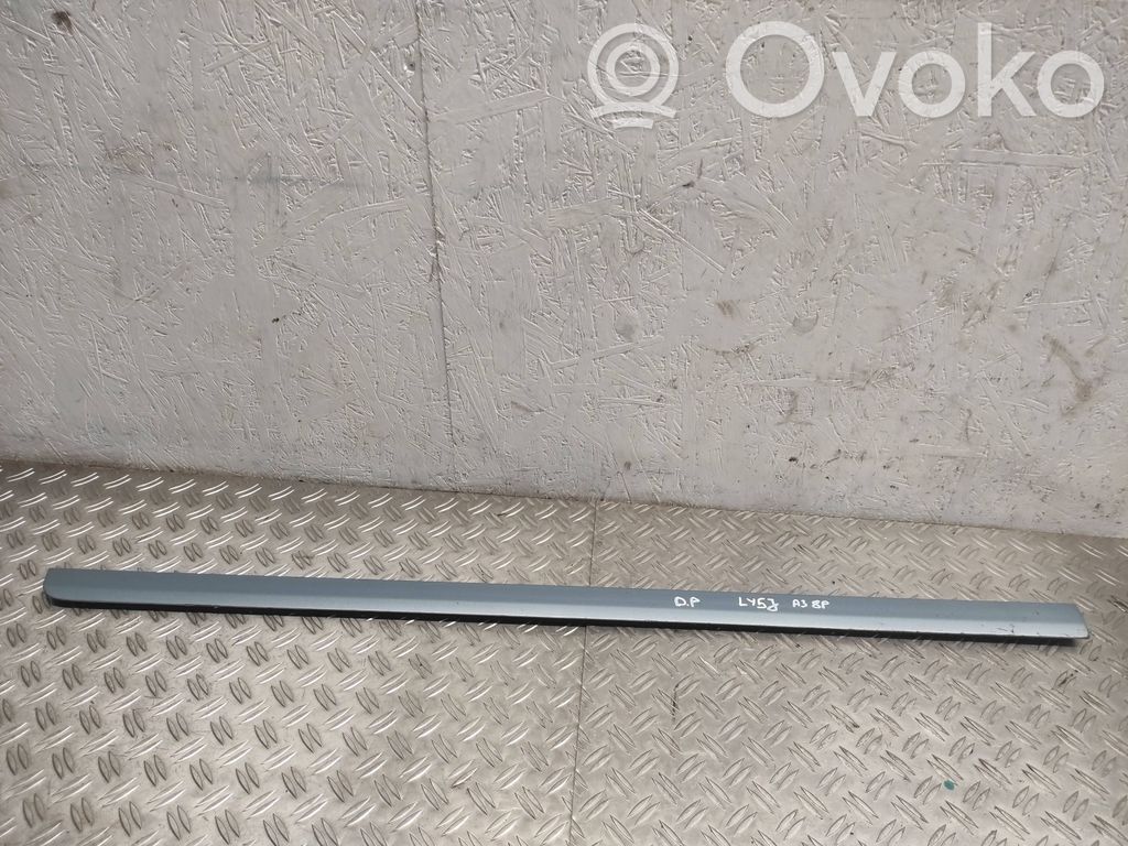 Audi A3 S3 A3 Sportback 8P Priekšpusē durvju dekoratīvā apdare (moldings) 