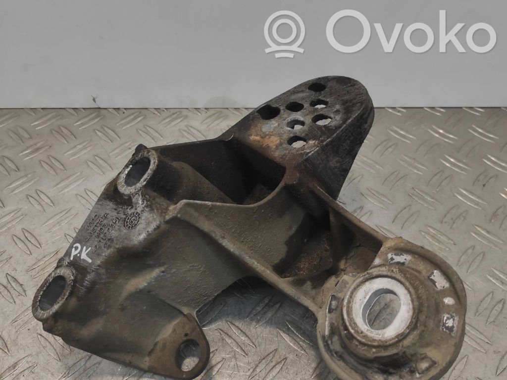 Audi A6 Allroad C5 Engine mounting bracket 