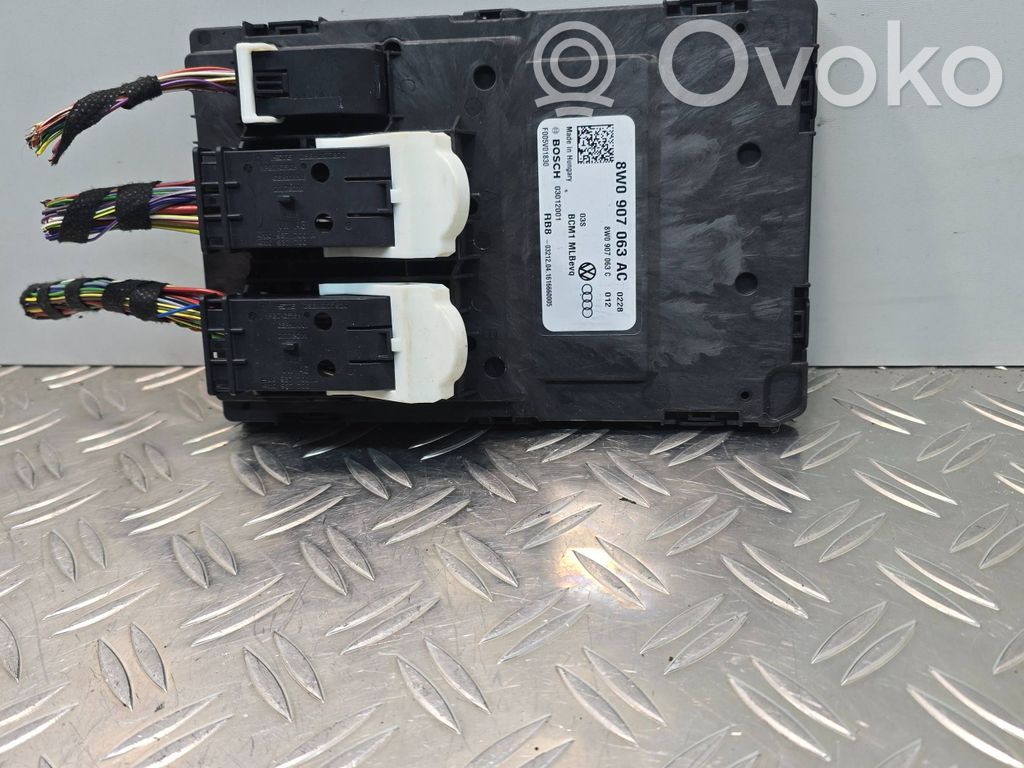 Audi A4 S4 B9 Comfort/convenience module 