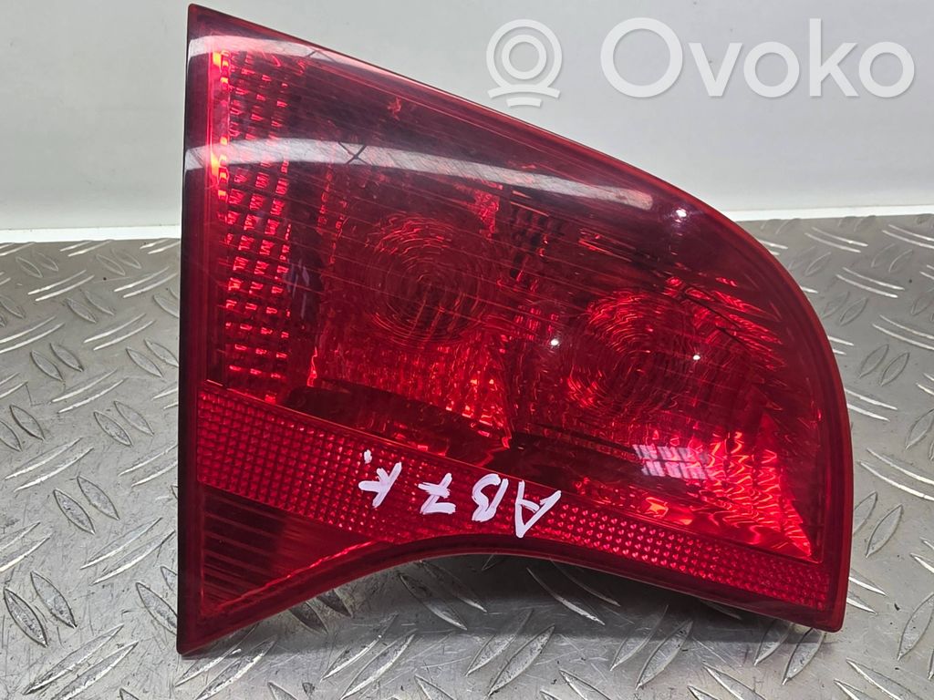 Audi A4 S4 B7 8E 8H Rückleuchte Heckleuchte innen 
