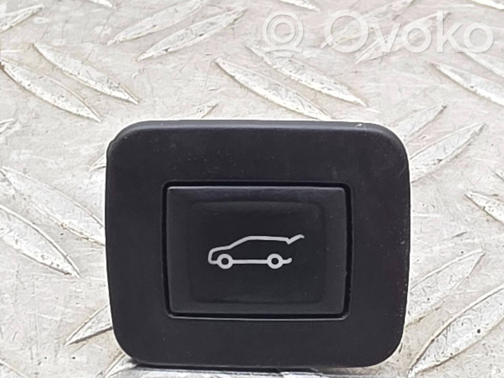 Tailgate/boot open switch button