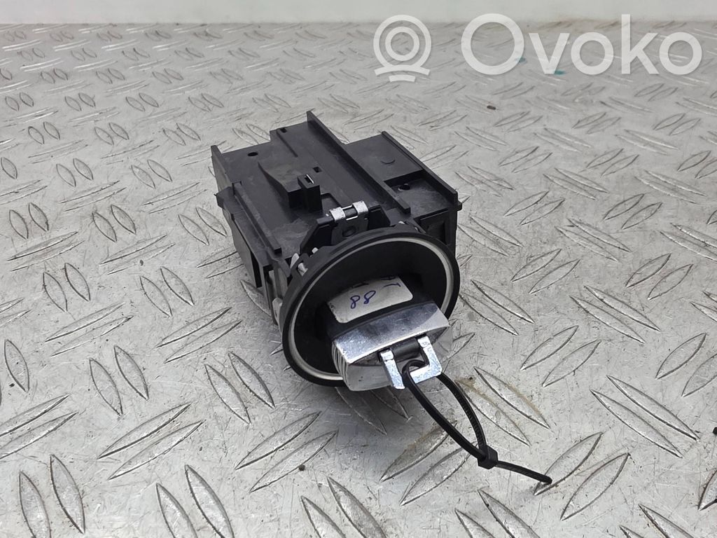 Volkswagen PASSAT B6 Užvedimo spynelė 