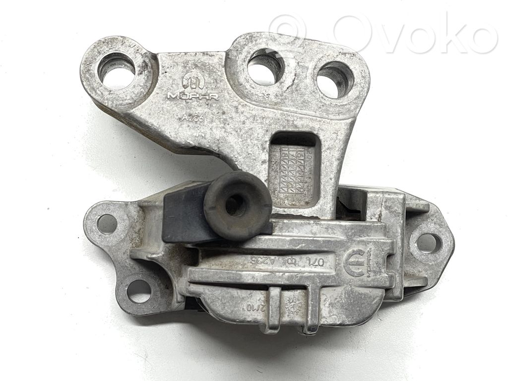 Jeep Renegade Engine mounting bracket 