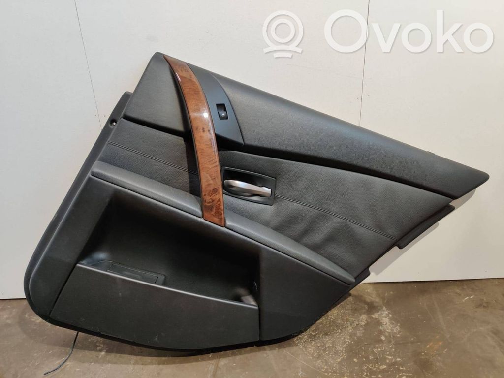 Apšuvums aizmugurējām durvīm   E345962