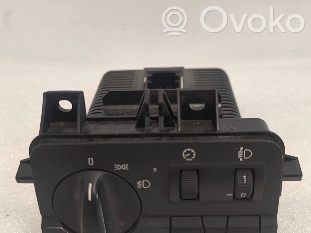 Light switch   6919829,0068175,037239051