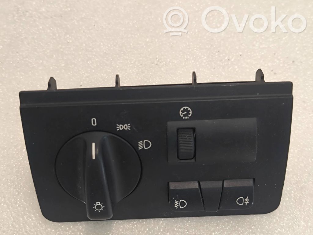 Light switch   8380255,037045051,010852